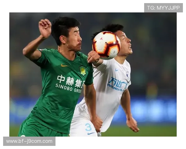 探讨足球赌博情境下打手行为是否构成犯规及其规则影响解析全面论